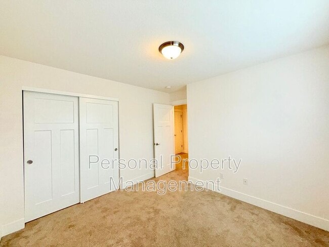 Building Photo - 8617 N 3rd Way