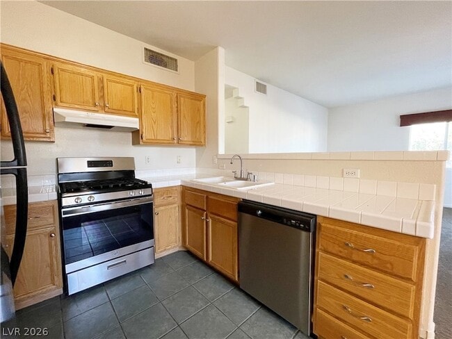 Building Photo - 2110 Los Feliz St