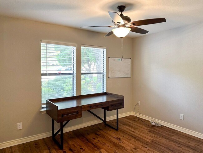 Building Photo - 3 Bed / 2 Bath / 2 Car Gargae / Pool