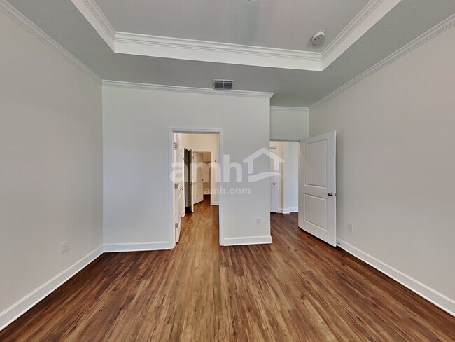 Building Photo - 1135 Walden Pond Dr