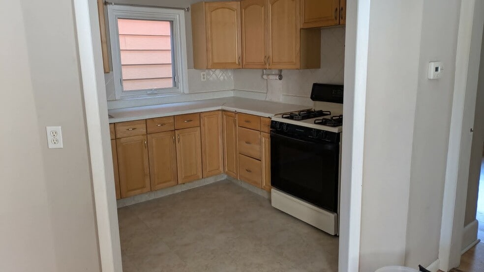 Building Photo - 22 Semel Ave