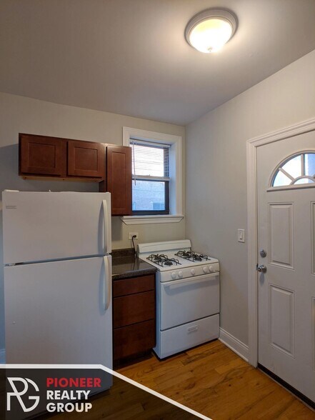 Building Photo - 630 W Cornelia Ave