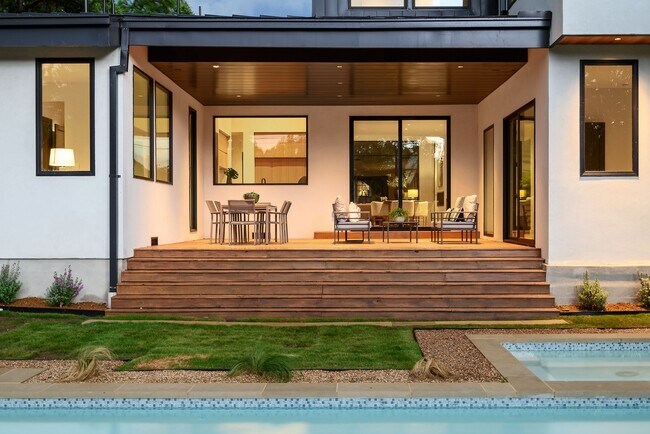 Building Photo - 5023 Lilac Ln