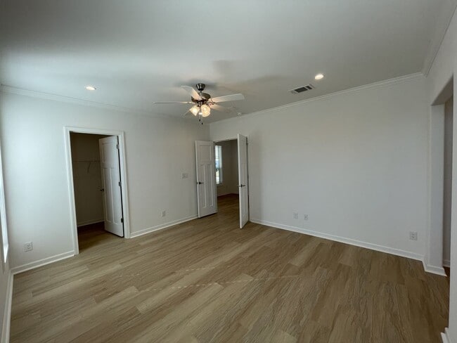 Building Photo - 966 E Montego Ave