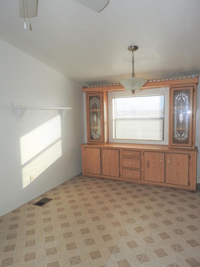 Building Photo - 551 Cynthia St