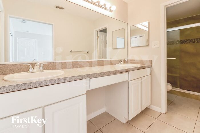 Building Photo - 1625 Gardner Dr