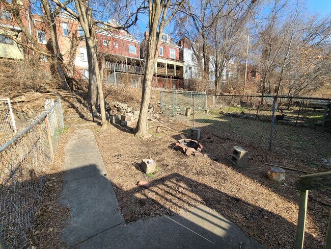Building Photo - 4 bedroom South Oakland House!