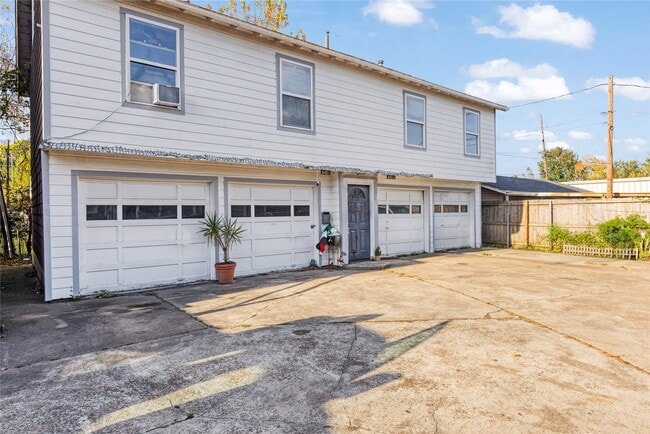 Building Photo - 8451 1/2 Howard Dr