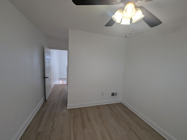 Building Photo - Beautiful Home - Kensington