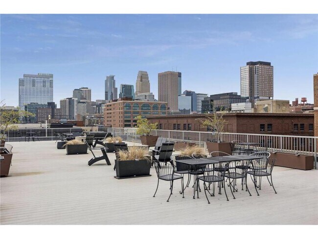Building Photo - 700 N Washington Ave