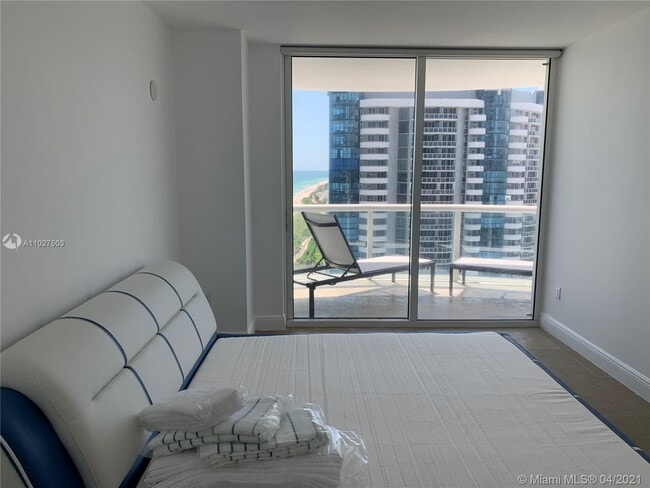 Building Photo - 6365 Collins Ave