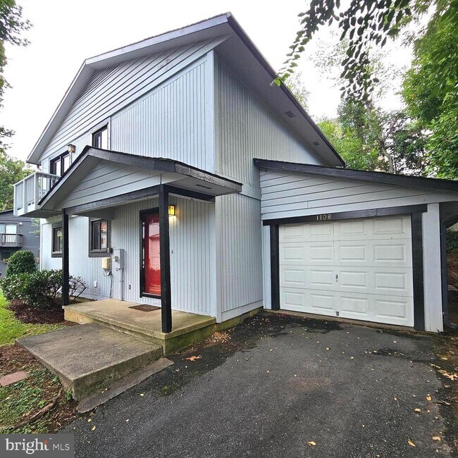 Building Photo - 1108 N Rockingham St