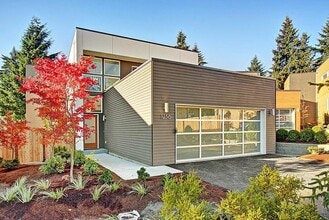 Building Photo - 4 bedroom in Seattle WA 98125