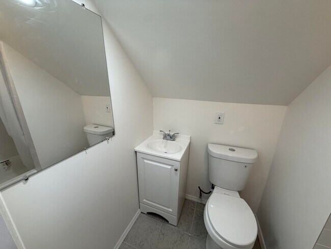 Building Photo - 129 W 20th St