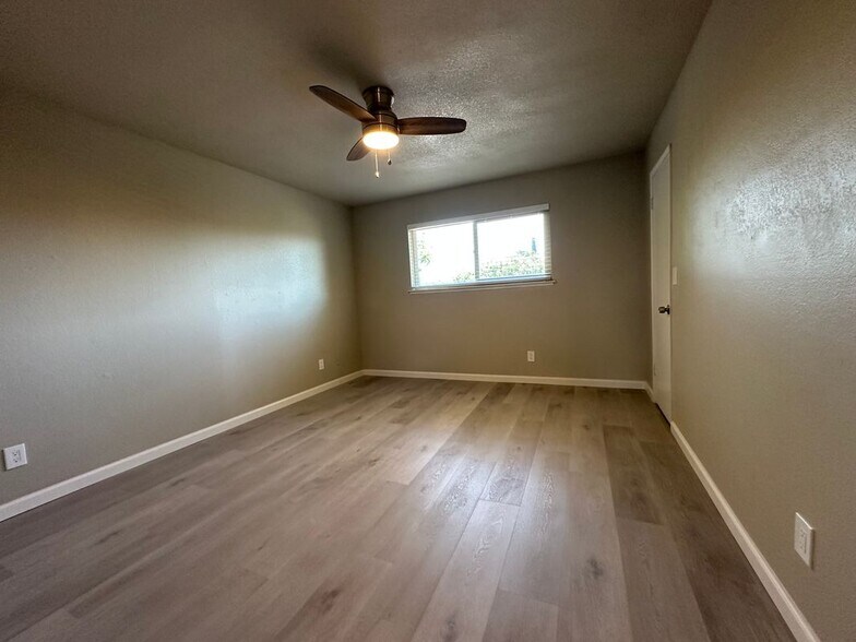 Building Photo - 1160 Tollhouse Rd