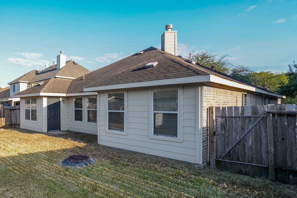 Building Photo - 923 Chad Ln