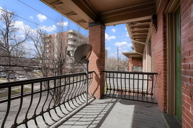 Building Photo - Historic 3 bedroom townhome with recent upgrades.