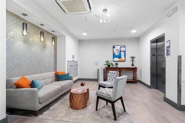 Building Photo - 3517 Windhaven Pkwy