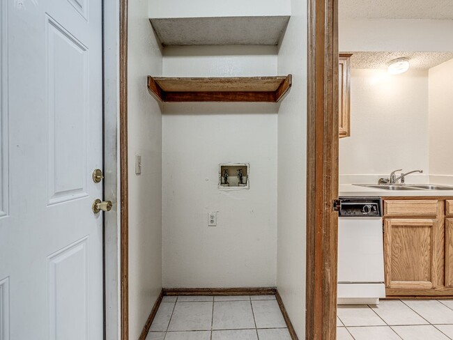 Building Photo - Charming 2 bed 2 bath duplex in Norman