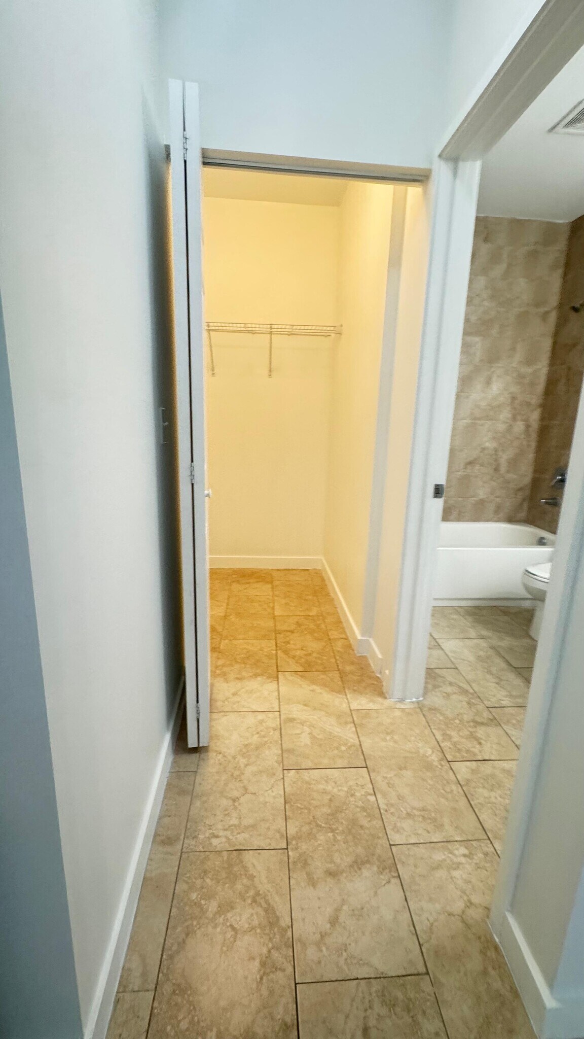 Building Photo - 420 W 77th St