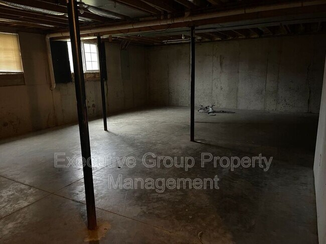 Building Photo - 2145 Crossfield Dr