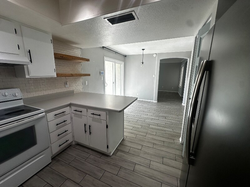 Building Photo - 1051 S Dobson Rd