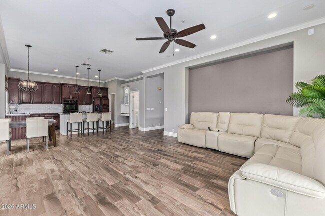 Building Photo - 10271 Jasmine Dr