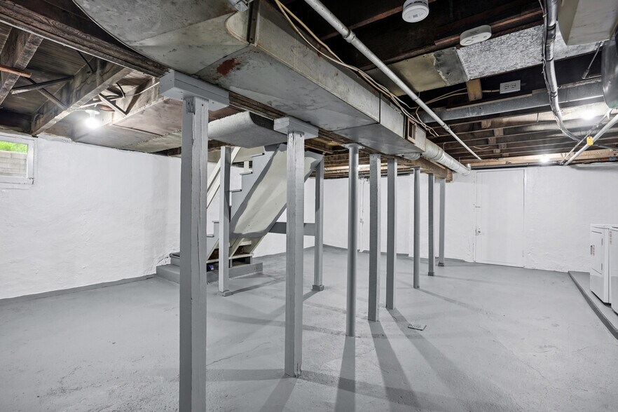 Building Photo - 107 Catskill Ave