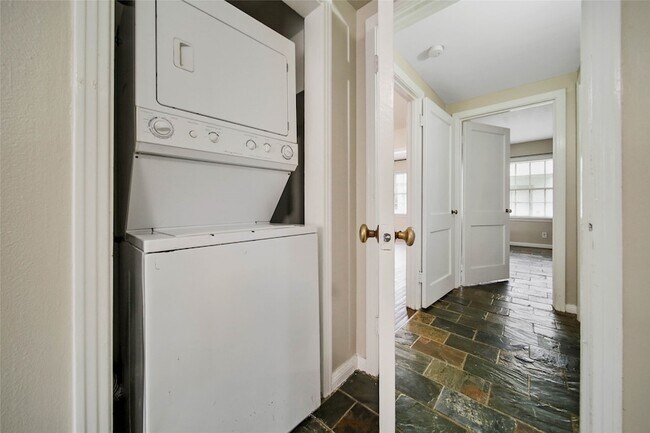Building Photo - 4505 Larch Ln