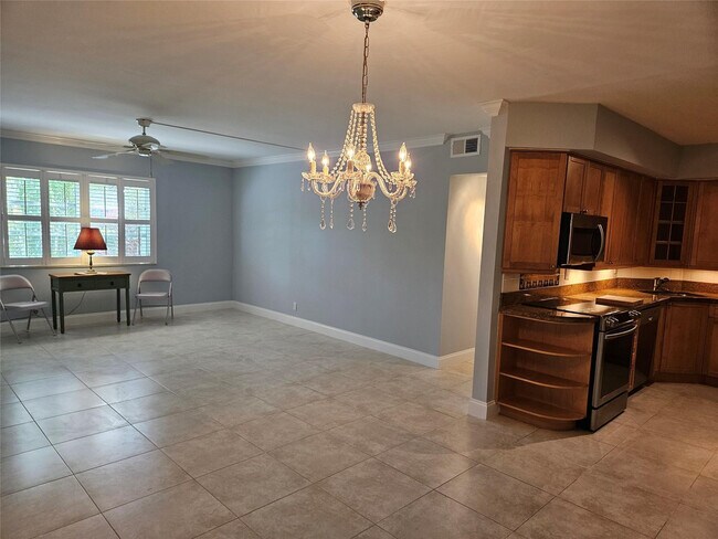 Building Photo - 669 W Oakland Park Blvd