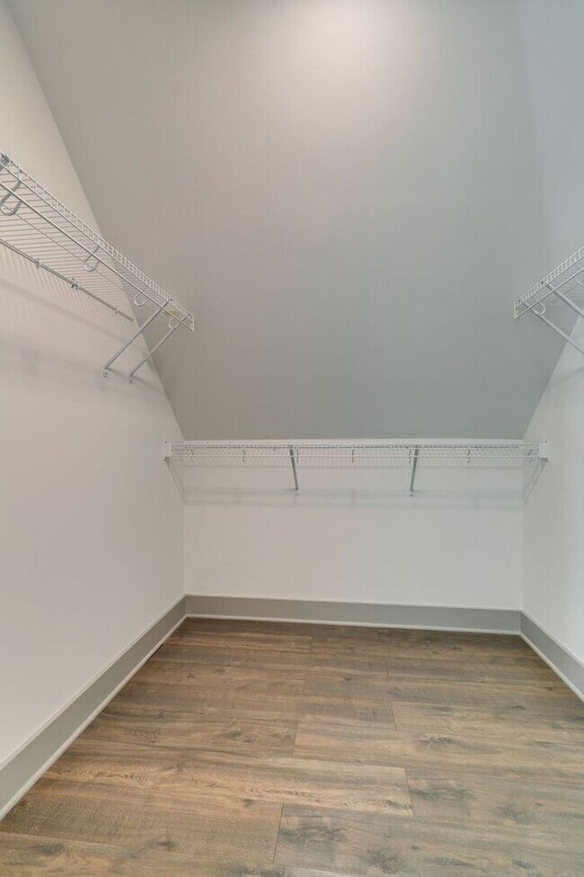 Building Photo - Beautiful Newer Build in Madison!