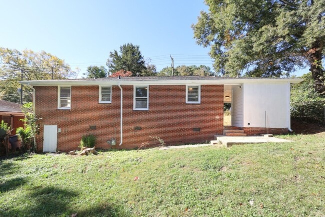 Building Photo - Newly renovated Ranch style 3 bedroom 1 ba...
