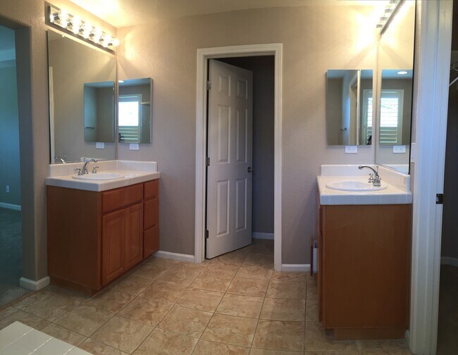 Building Photo - 4057 Crandall Cir