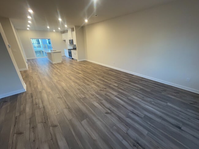Building Photo - Room in Townhome on Memorial Pkwy