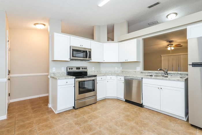 Building Photo - 2345 Captain Dr