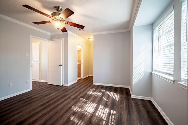 Building Photo - 2352 Triway Ln