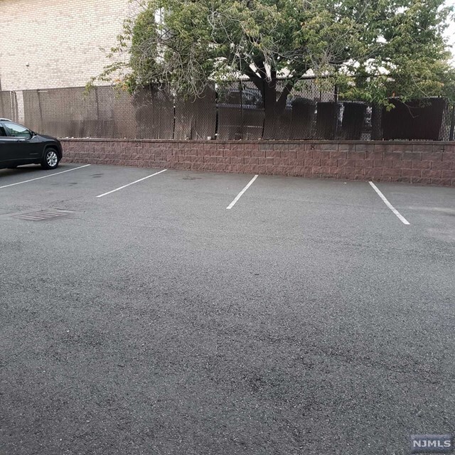 Building Photo - 635 Schuyler Ave