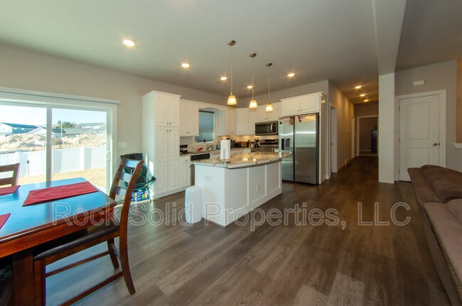 Building Photo - 1638 Elsie Jean Trl