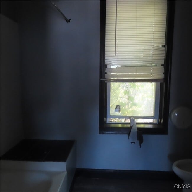 Building Photo - 600 Burnet Ave