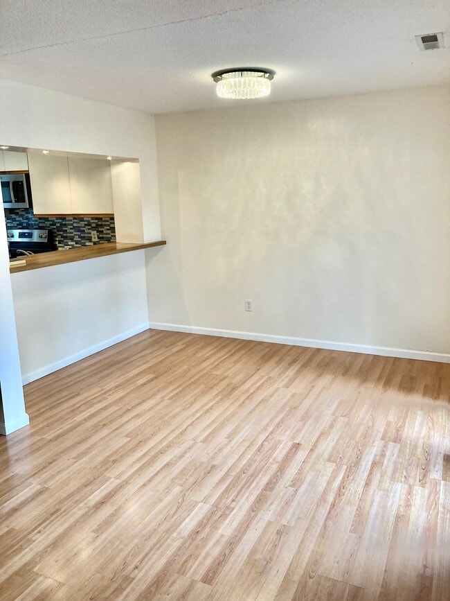 Building Photo - 156 E Grayling Ln