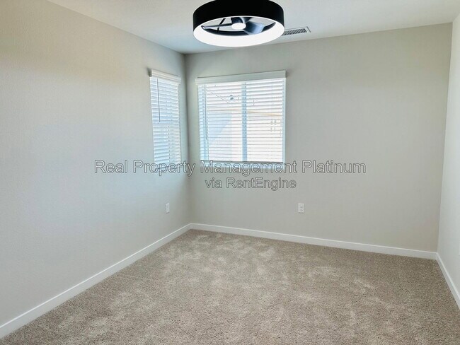 Building Photo - 616 Ophelia Ave