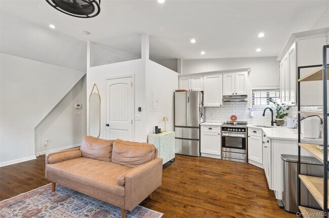 Building Photo - 150 Kings Hwy