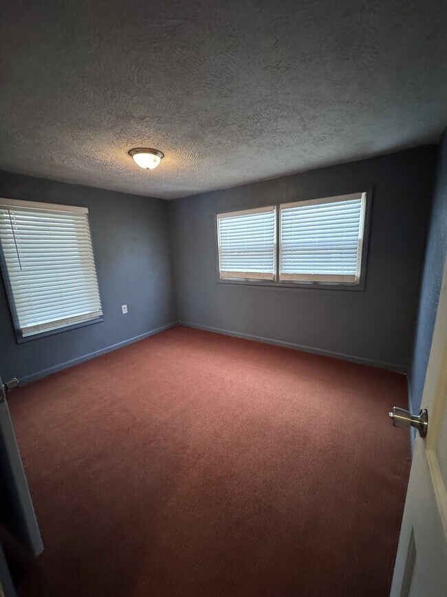 Building Photo - 1301 Hillcrest St