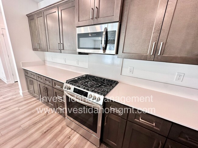 Building Photo - Beautiful Brand New Luxury Townhome availa...