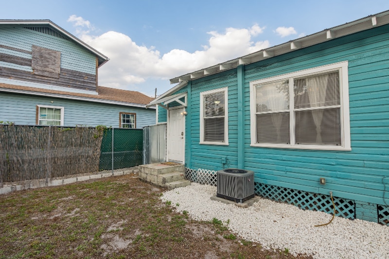 Building Photo - 1610 E 19th Ave