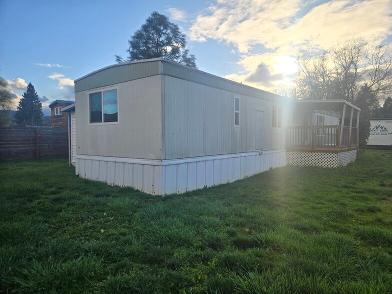 Building Photo - 1295 Thomas Rd