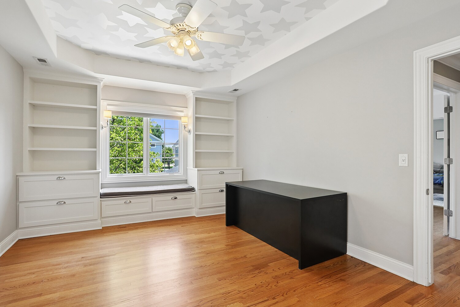 Building Photo - 737 S Swain Ave