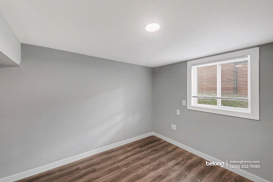 Building Photo - 3425 34th Ave S