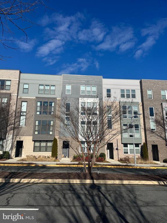 Building Photo - 13338 Arrowbrook Centre Dr