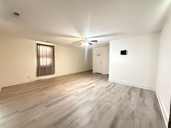 Building Photo - 3BR Home with Elizabeth River Views & Spacious Parking